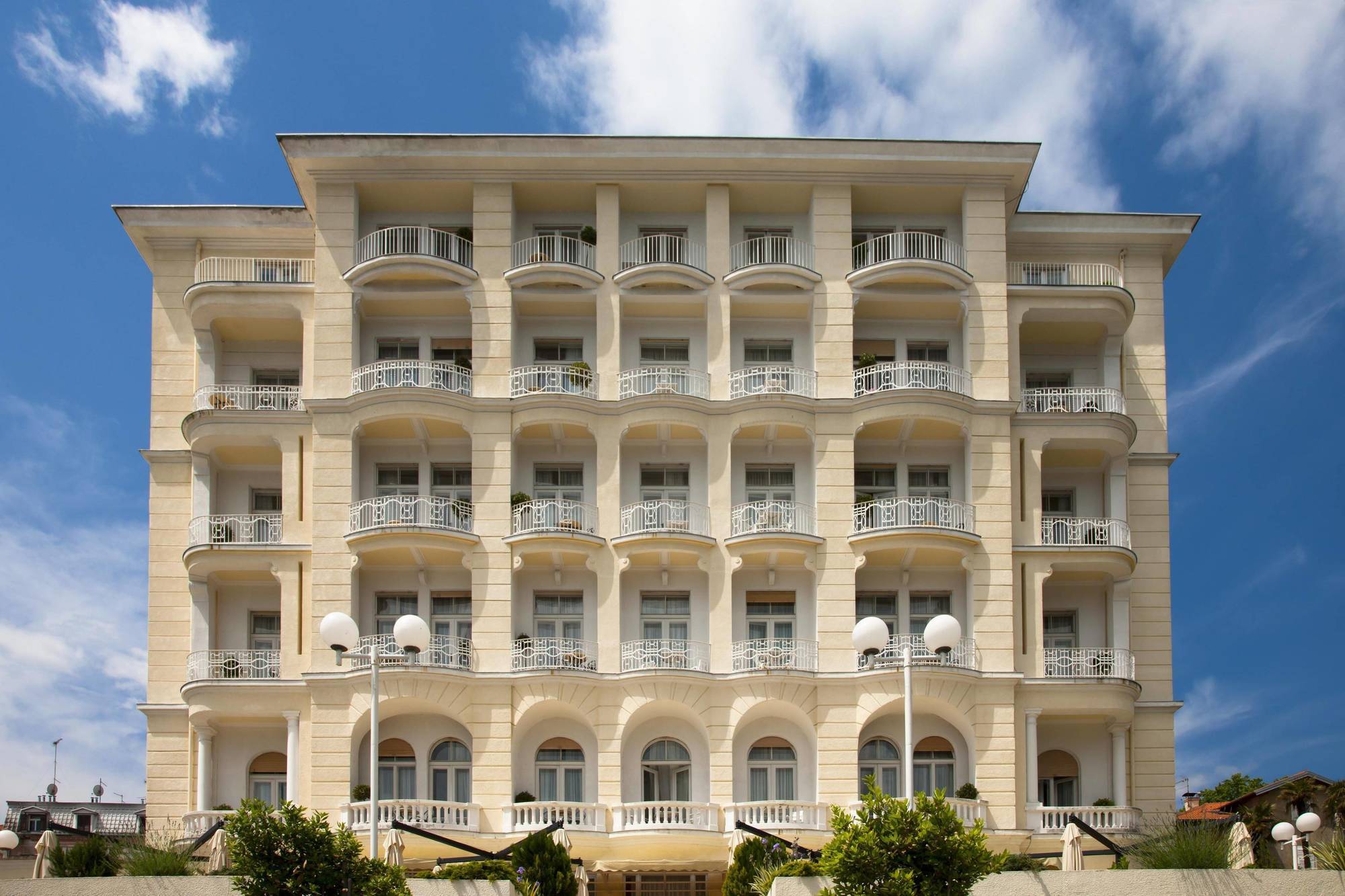 Hotel Bristol Lovran Exterior foto